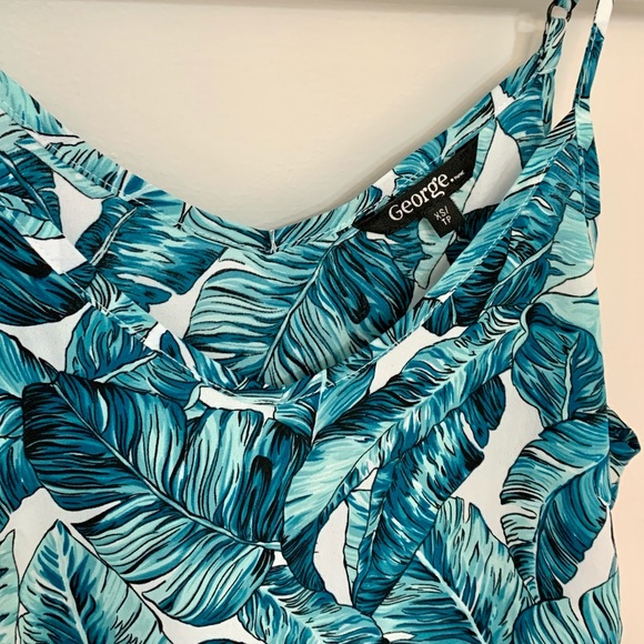 ☀️ 4/$25 | Flowy Tank Top - Picture 2 of 2